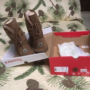 Brand new size 7 bearpaw boots